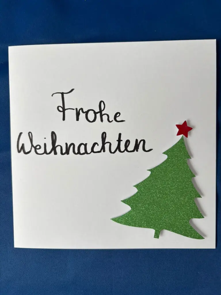 Weihnachtskarte mit glitzernden Tannenbaum