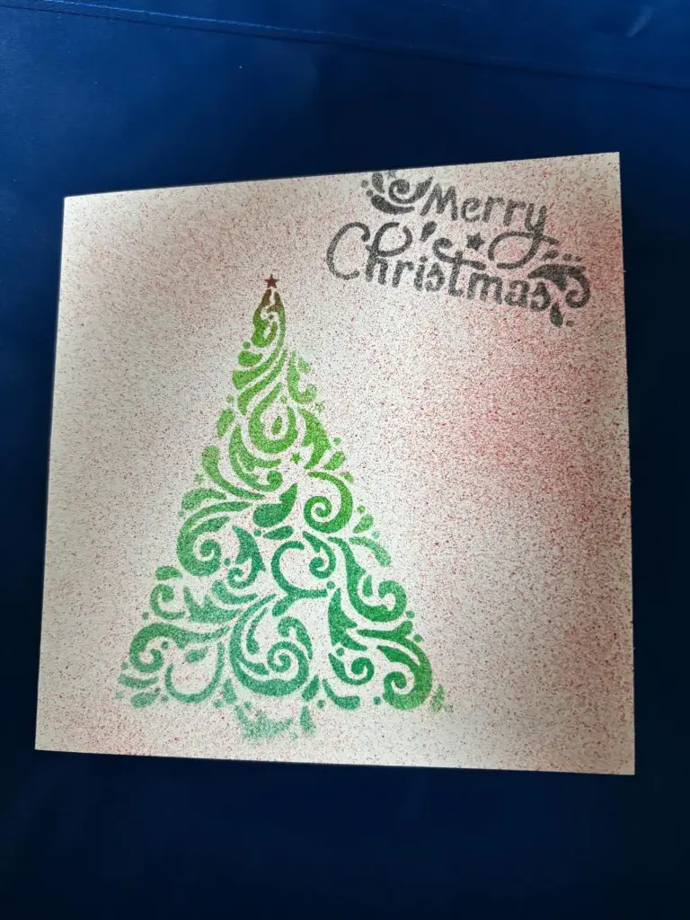 Merry Christmas mit grünem Tannenbaum